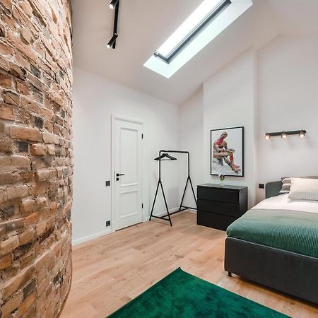 Big Design Apt - Sleeps 12 - Best Location Riga Bagian luar foto