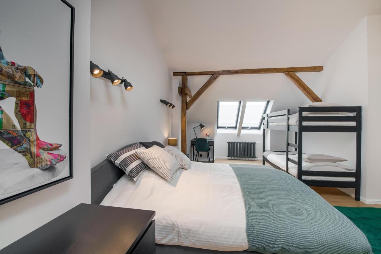 Big Design Apt - Sleeps 12 - Best Location Riga Bagian luar foto